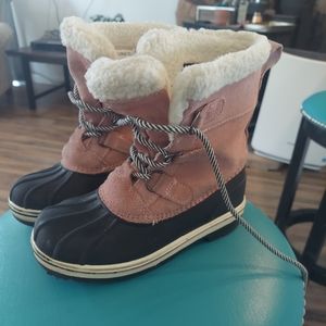 Boots: girl, size 3. Cat & Jack lined winter boots.